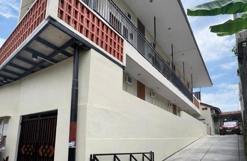 Sewon Villa | Tuwin Guest House Near Malioboro Free Parking & Netflix