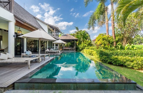 Pererenan Villa | Two Pools Tropical Garden Beach on foot