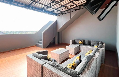 Palembang House | Urbanview Hotel Diamond Palembang