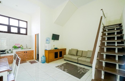 Lembang House | Urbanview Hotel Maulana Hills Syariah