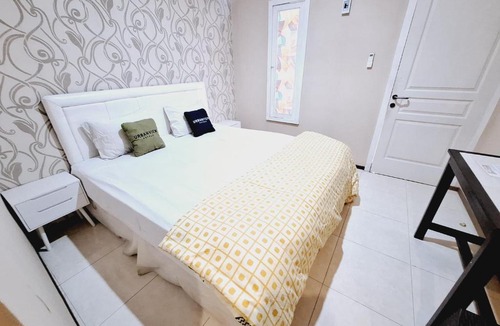 Blitar Hotel | Urbanview Roemah Tanjung Blitar