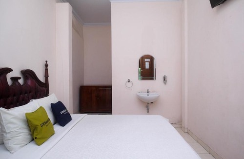 Borobudur Hotel | Urbanview Syariah Wisma Wongso Borobudur