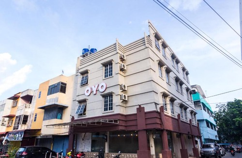 Lubuk Baja Hotel | Vaccinated Staff - OYO 1671 D-one Hotel