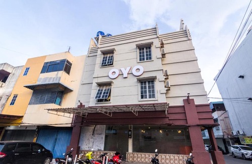 Lubuk Baja Hotel | Vaccinated Staff - OYO 1671 D-one Hotel