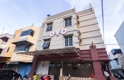 Lubuk Baja Hotel | Vaccinated Staff - OYO 1671 D-one Hotel