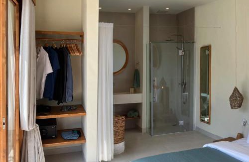 Batu Bolong House | VIBE room in SOUL Bliss Villa Shared Villa