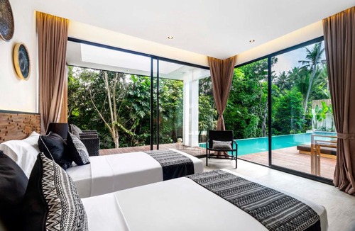 Peliatan Villa | Villa Bergembiralah by BaliSuperHost