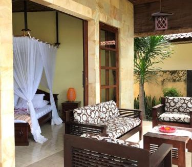 Banjartegehe House | Villa Dini Ocean Beachfront Private Pool Cook and Maid