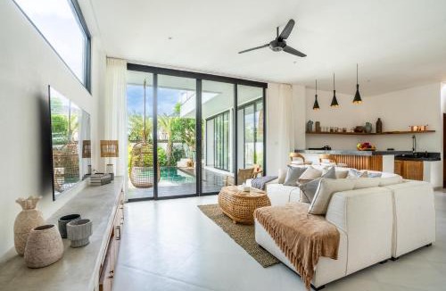 Padonan Villa | Villa Ozkar - Elegant 3-Bedroom Villa with Pool & Sunset Terrace