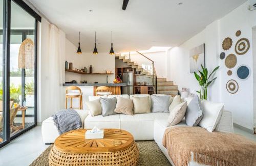 Padonan Villa | Villa Ozkar - Elegant 3-Bedroom Villa with Pool & Sunset Terrace