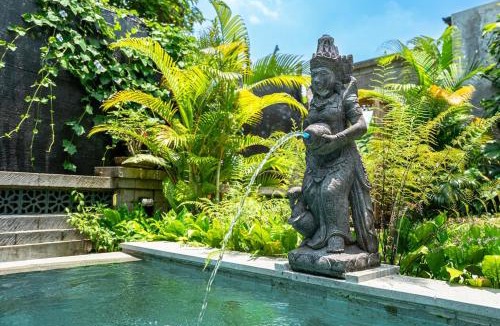 Penestanan Villa | Warm Wooden Tropical Villa with Pool