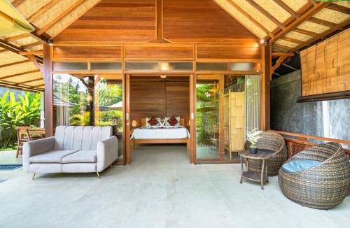 Penestanan Villa | Warm Wooden Tropical Villa with Pool
