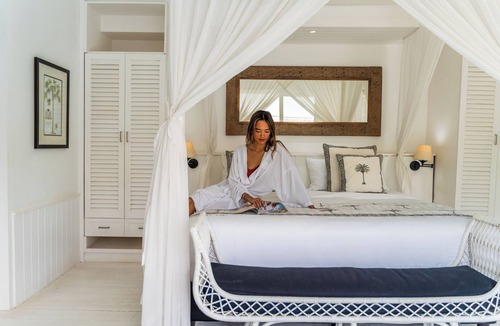 Mushroom Bay Hotel | White Horse Retreat