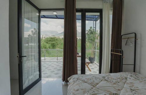 Oro Oro Ombo Villa | Winoera Villa - Modern-Tropical Stay Batu