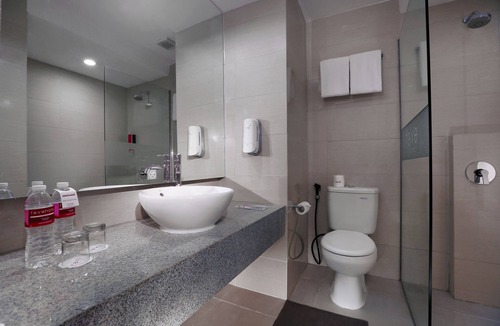 Pekayon Jaya Hotel | Yusra Inn Hotel Bekasi