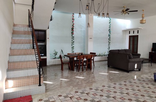 Banjarsari Villa | ZG Homestay Solo