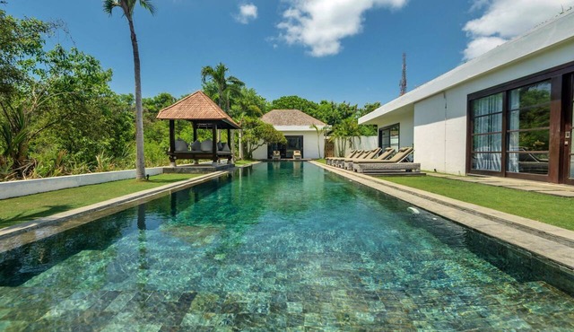 11-bedroom private estate, ideal for large groups, families, retreats and celebrations. The estate accomodates up to 30 guests. Includes daily breakfast, a private chef, airport transfers, complimentary massages, dedicated driver and housekeeping.