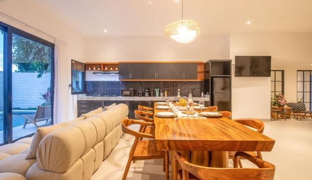 4 Bd Seminyak Retreat Rice Fields 4 mins to Beac in Seminyak