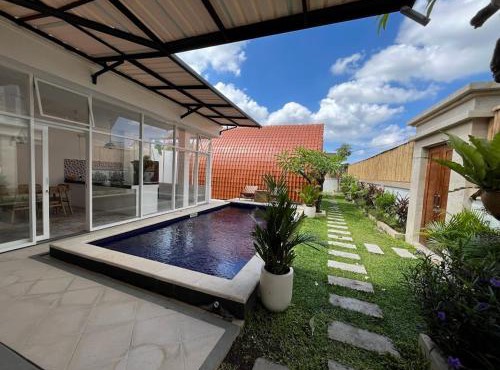 4 BR Cozy Munggu Villa with Private Pool in Munggu