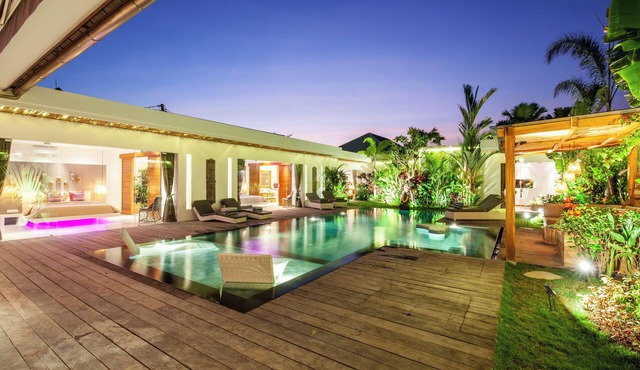 5 BR Villa in Seminyak, Spacious, Marvellous, Outdoor Lounge Ideal for Getaways in Seminyak