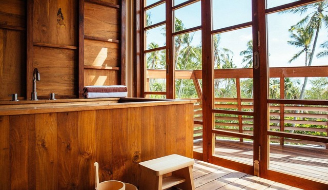 Absolute stunning beachfront villa to escape, relax & rejuvenate! in Tabanan
