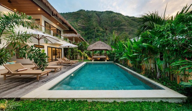 Angin Laut - Private Villa with Three Bedrooms in Purwakerti