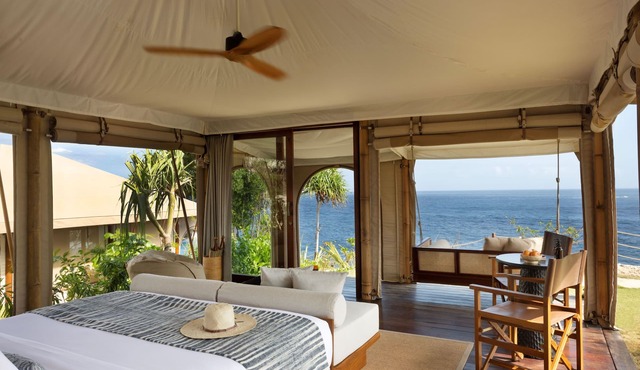 ARNA Suites and Ocean Lounge in Ceningan Island