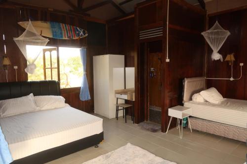 Arya's Surf Camp Cimaja