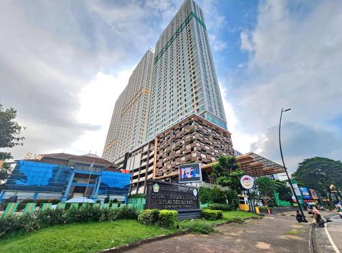 B Residence At By LiviRooms Tangerang in Cilandak