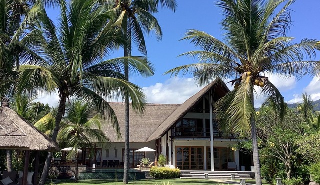 Beachfront Vacation Villa in Gerokgak