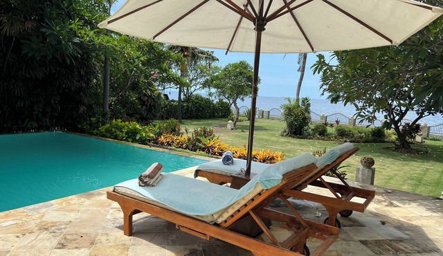 Beachfront Villa Nirwana - Private Pool, Jacuzzi, Sunset Views & Friendly Staff! in Seririt