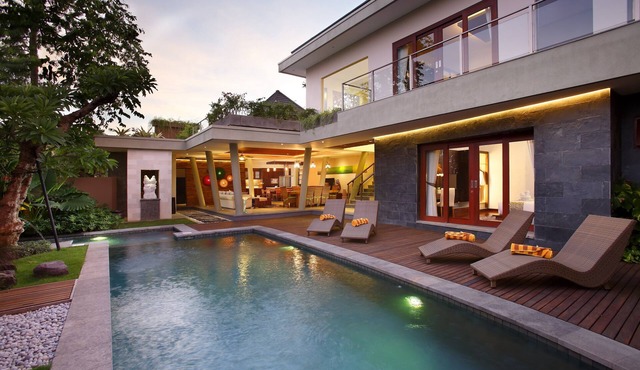 Beautiful 3BR Villa W/Private Pool! 3Min Drive To Eat Street!