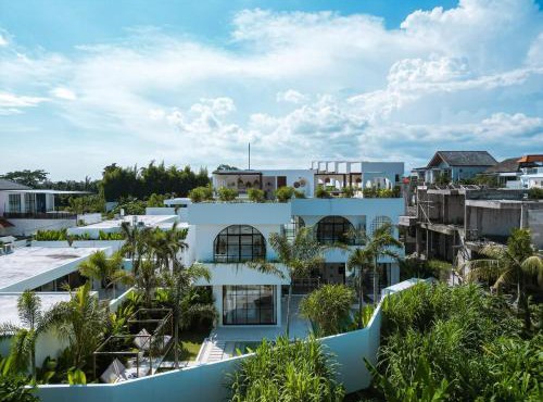 Casa Petak 11 - Luxury Haven with Jacuzzi, Rooftop & Tropical Vibes in Pererenan