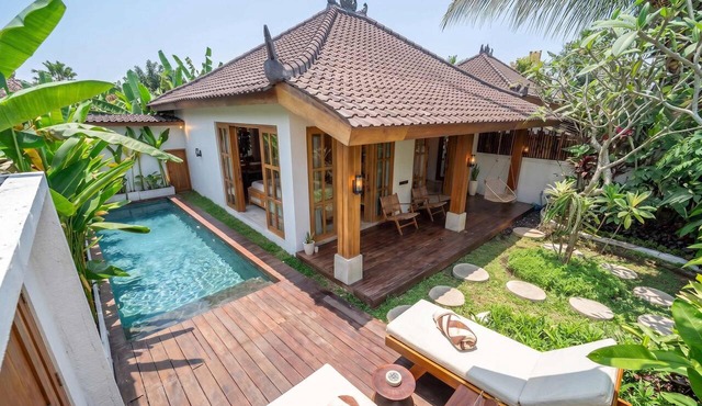 Chic 1BR Stay w Garden Tub&Pool by Tropical Jungle in Kabupaten Gianyar