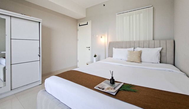 Comfortable Classic Beige 1Br At Apartment The Ayoma