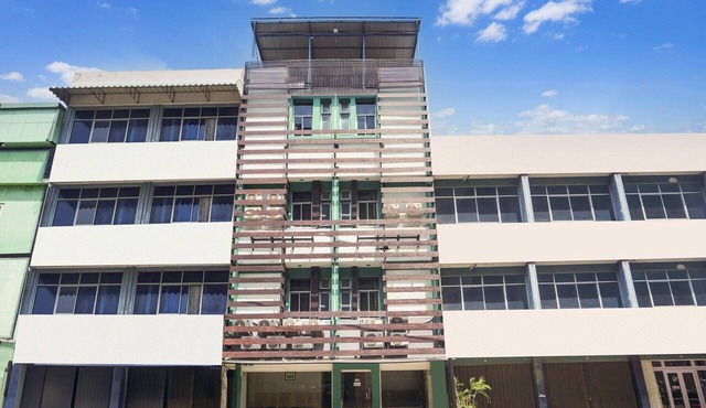 Cozy Double Escape W/Free WiFi and Parking in Palembang