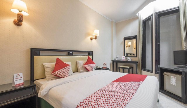 Cozy Stay Steps from Losari Beach