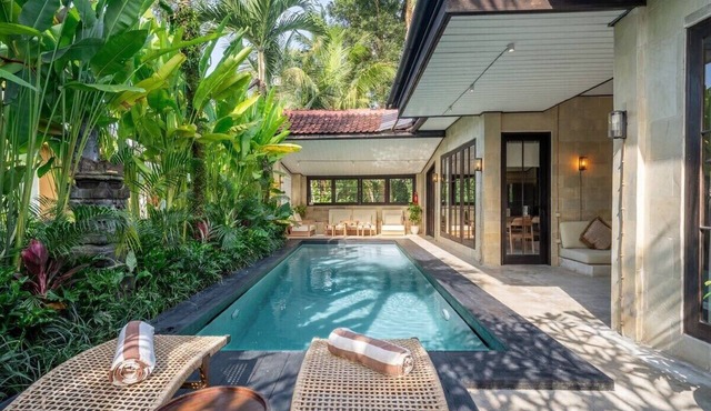 Cozy Ubud's 2BR Escape with Huge Pool & Patio in Ubud