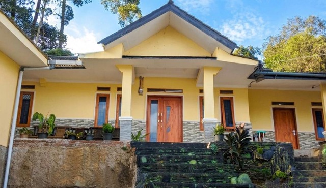 Cozzy Yulie Homestay Pangalengan in Pangalengan