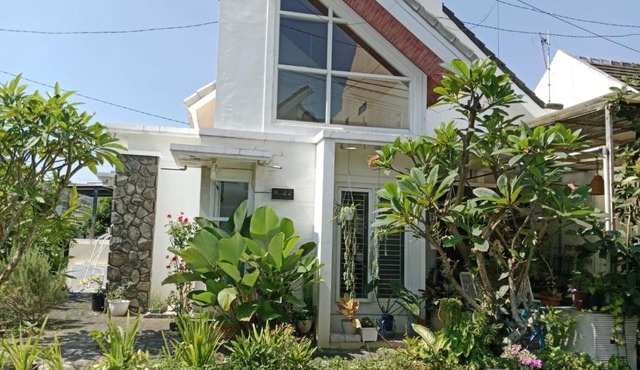 De Iris Garden Homestay in Blimbing