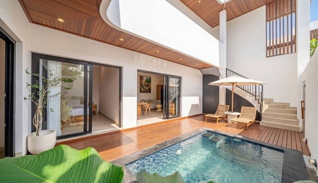 Designer 5BR in 500 m to Sanur Beach w Pool+Patio in Kota Denpasar