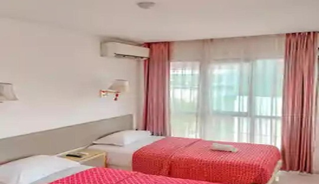 Dewarna Hotel Zainul Arifin in Malang