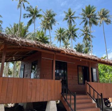 Dico Surf Point- Surf Lodge in Simeulue