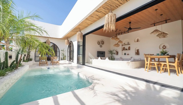 Disenta Villa by Tasvan