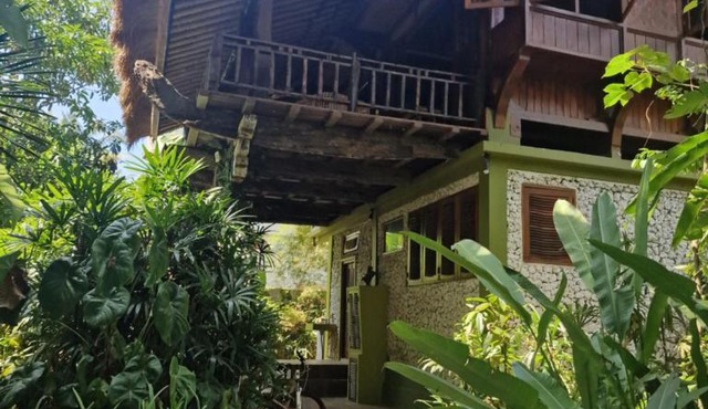 eco beach house bali in Penginuman