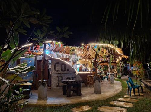 eco trekking lodge, Co Bar & jungle tour's only booking with us ! in Bukit Lawang