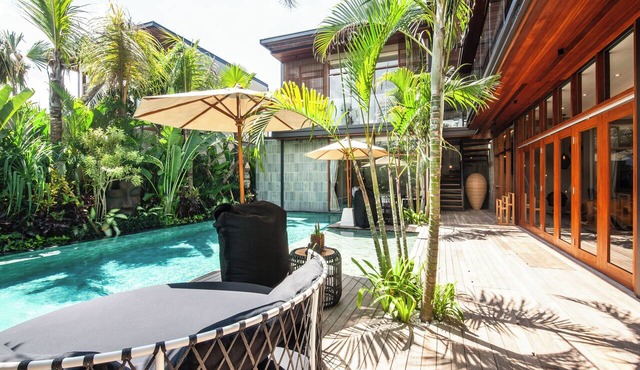 Elegant 6BR Villa, Canggu, 400m to Finns Beach