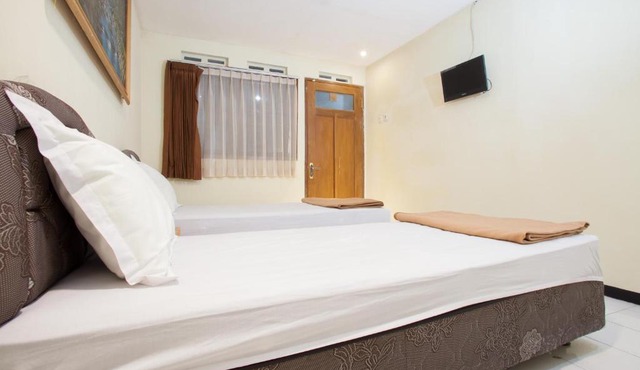 Els Guest House Syariah near Simalungun University Siantar RedPartner in Pematangsiantar