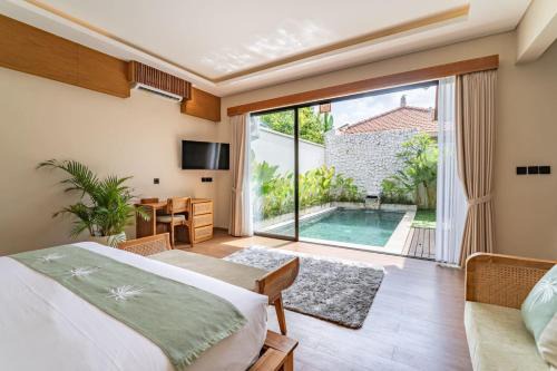 Family Retreat Villa with Pool Near Green School