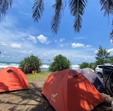 Glamour Camping Pantai Madasari
